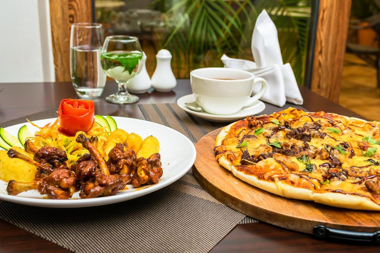 Canary Hotel Kampala Eksteriør bilde
